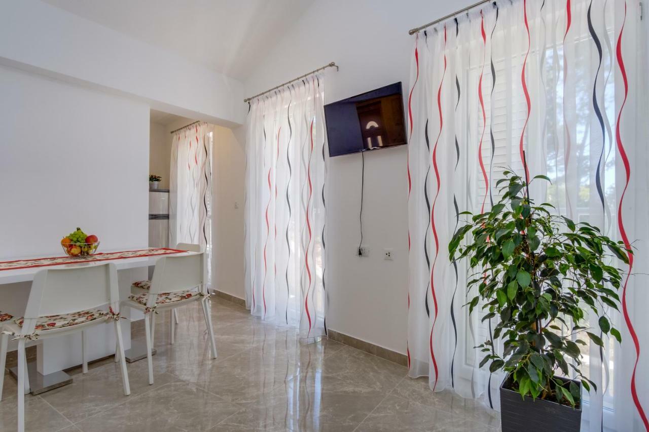 Apartmani Beatrice Mali Losinj Bagian luar foto